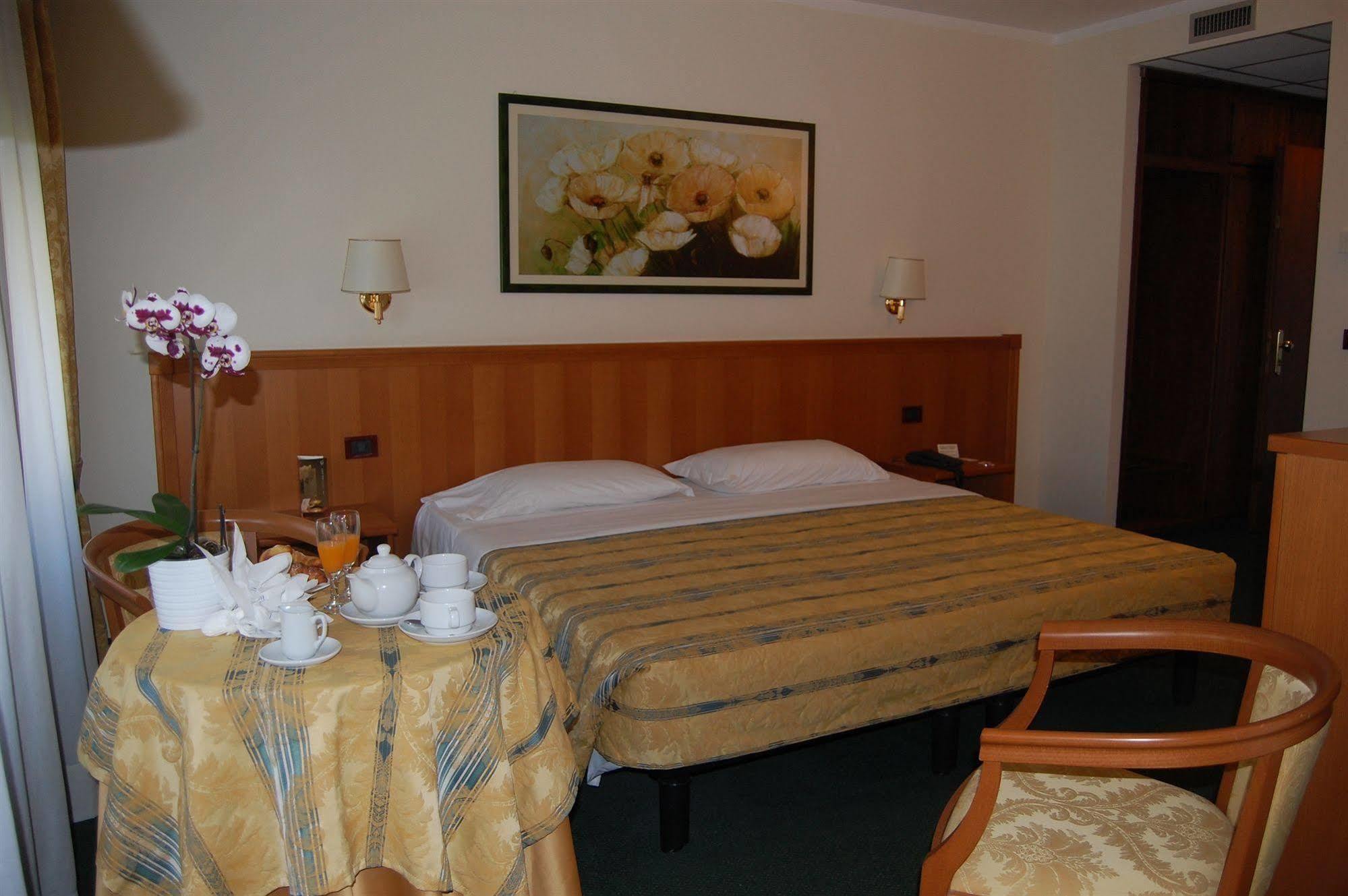 Hotel Galant Venaria Reale Εξωτερικό φωτογραφία